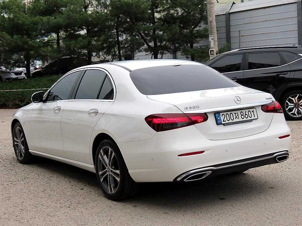 Mercedes Benz E class - Vista 3