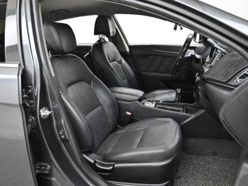 KIA K7 - Vista 10