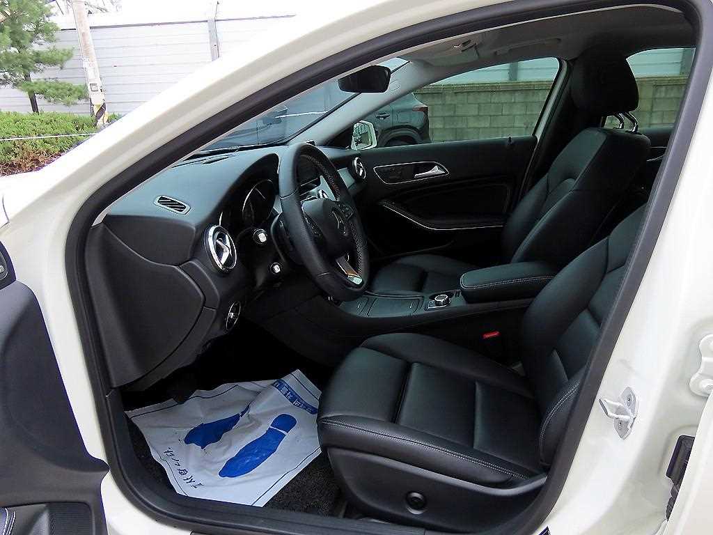 Mercedes Benz GLA Class - Vista 5