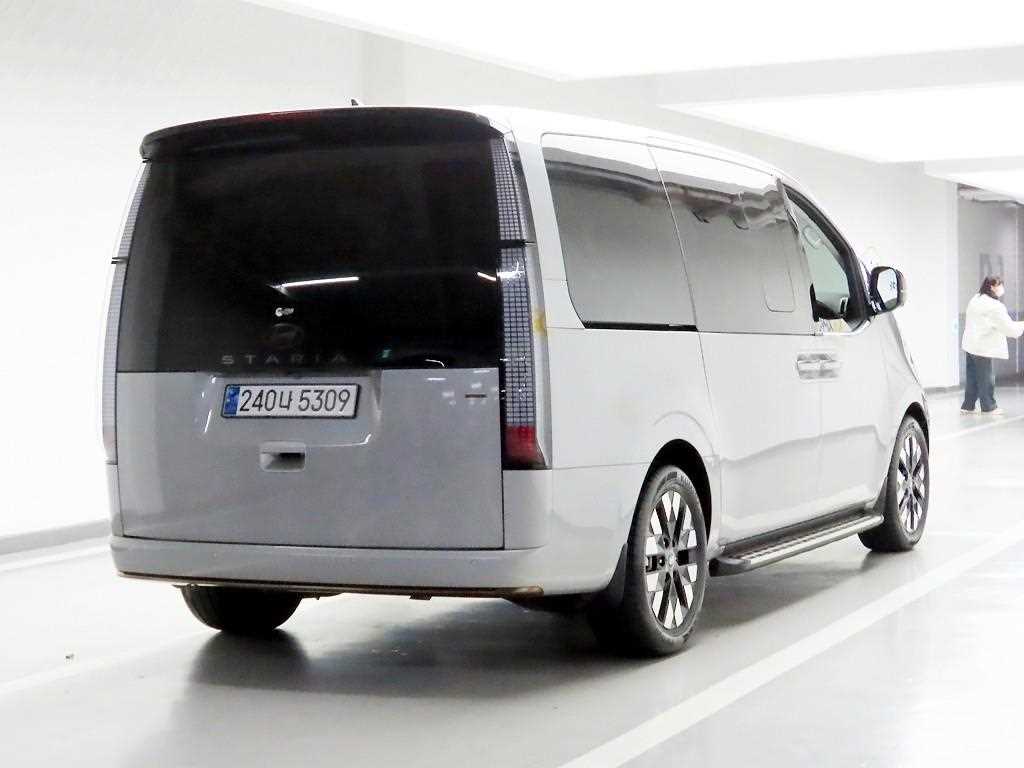 HYUNDAI Staria - Vista 4