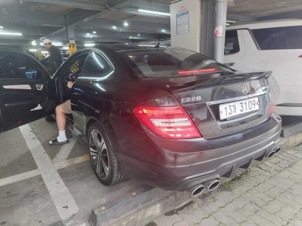 Mercedes Benz C Class - Vista 3