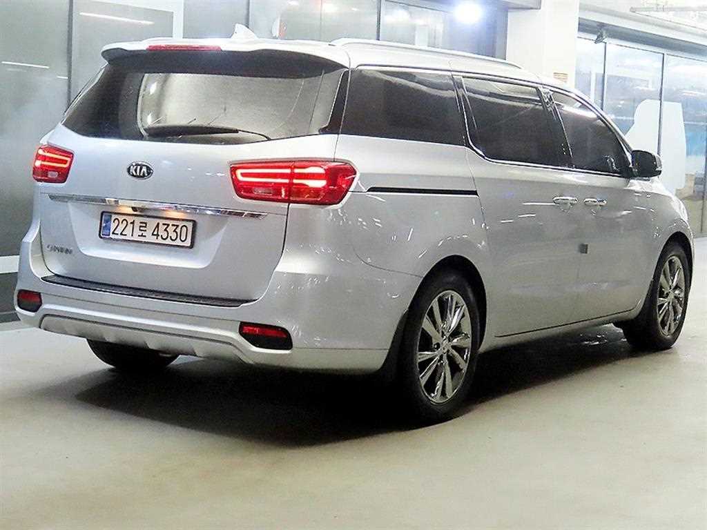 KIA Carnival - Vista 4