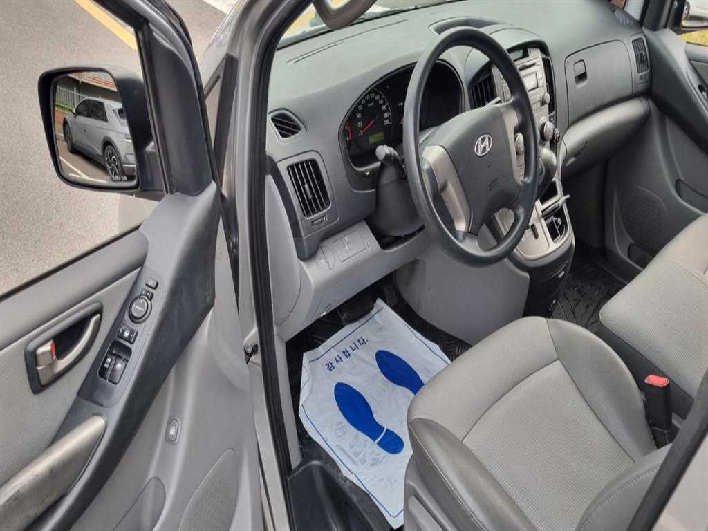 HYUNDAI Starex - Vista 7