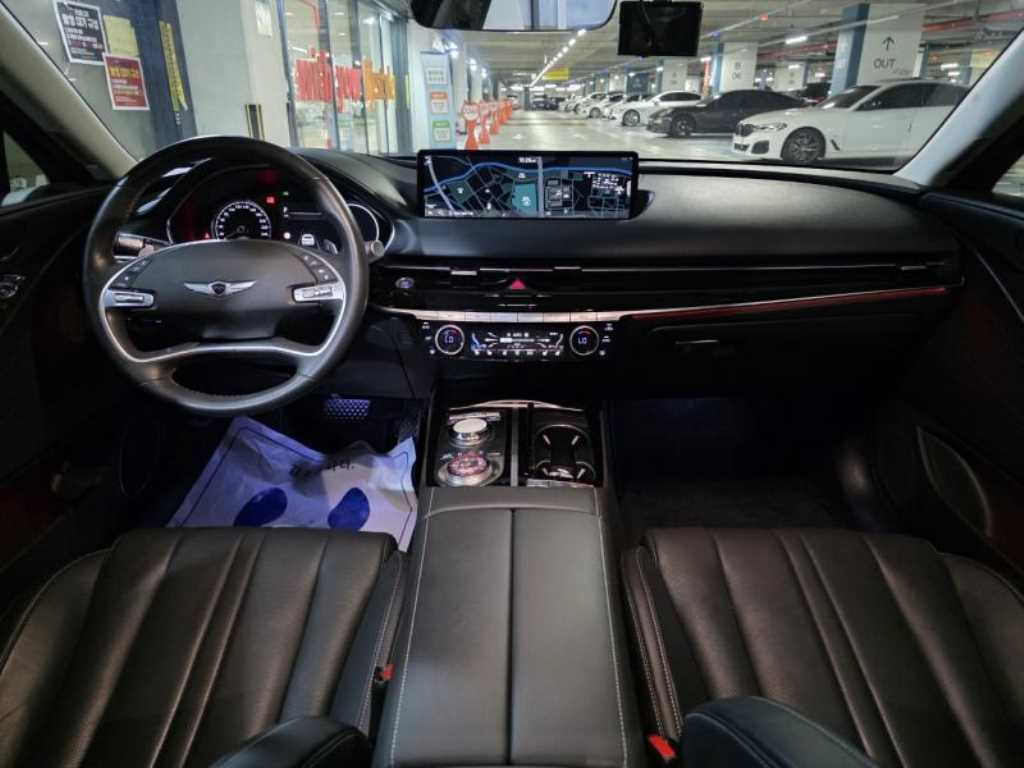 Genesis G80 - Vista 10