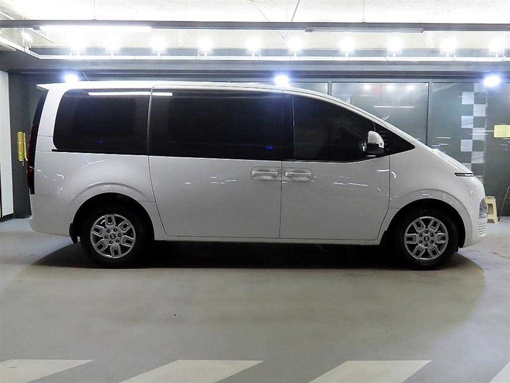 HYUNDAI Staria - Vista 3