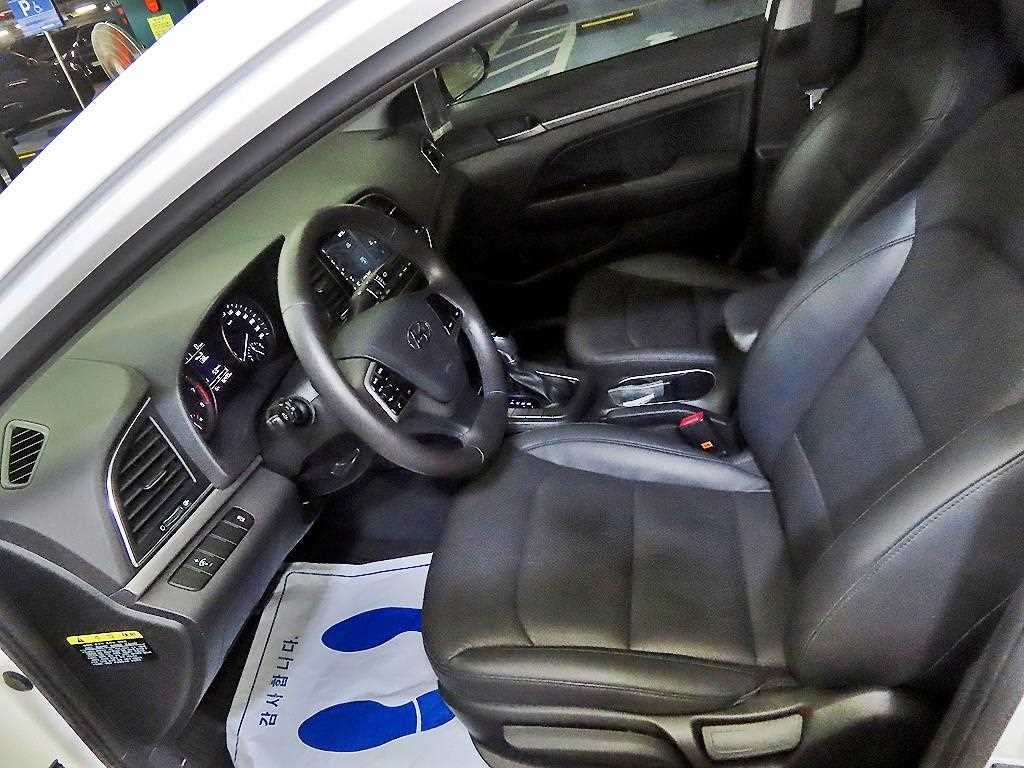 HYUNDAI Avante - Vista 6