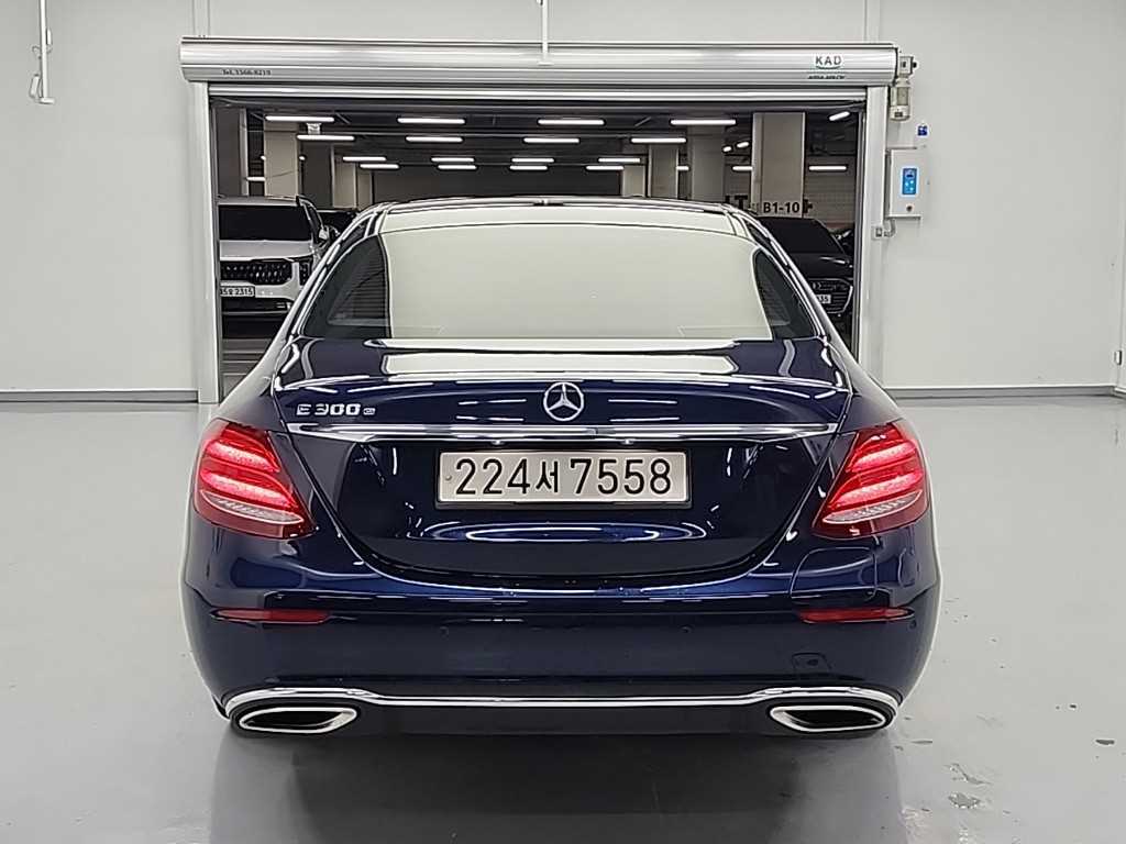 Mercedes Benz E class - Vista 4