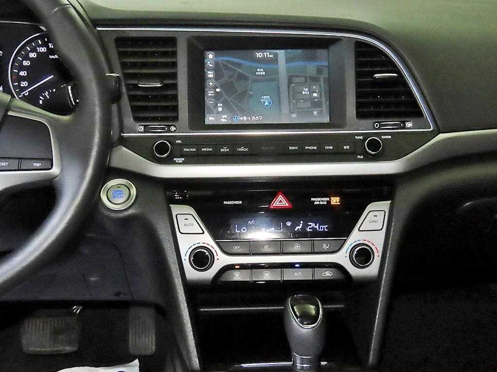 HYUNDAI Avante - Vista 11