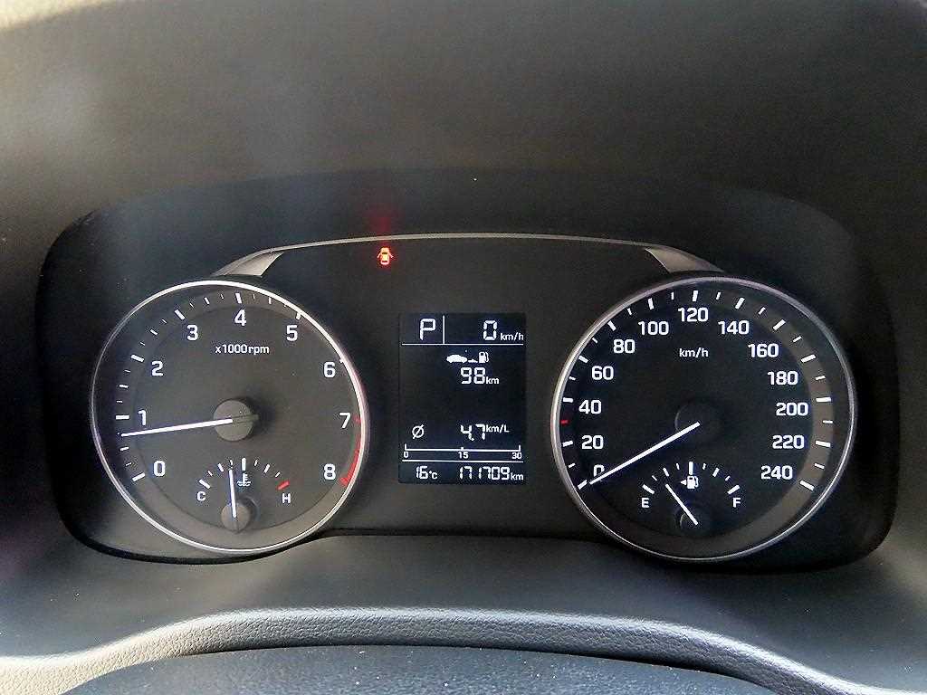 HYUNDAI Avante - Vista 9