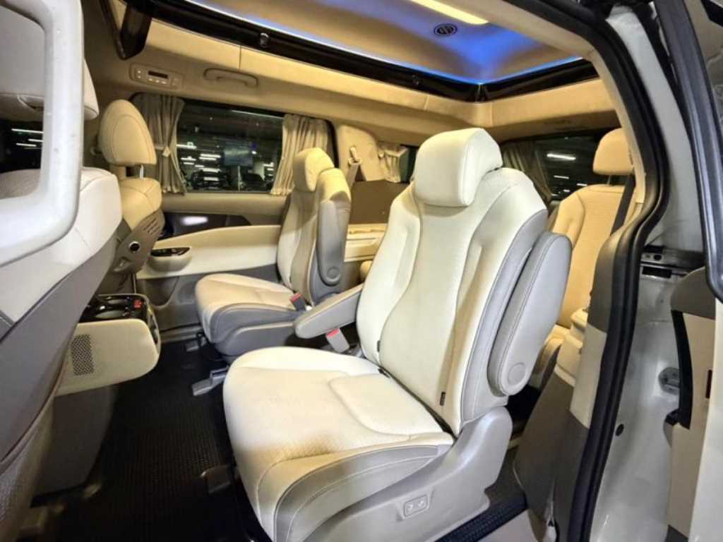 KIA Carnival - Vista 8