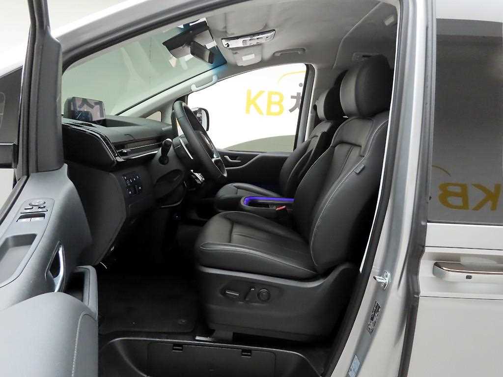 HYUNDAI Staria - Vista 11