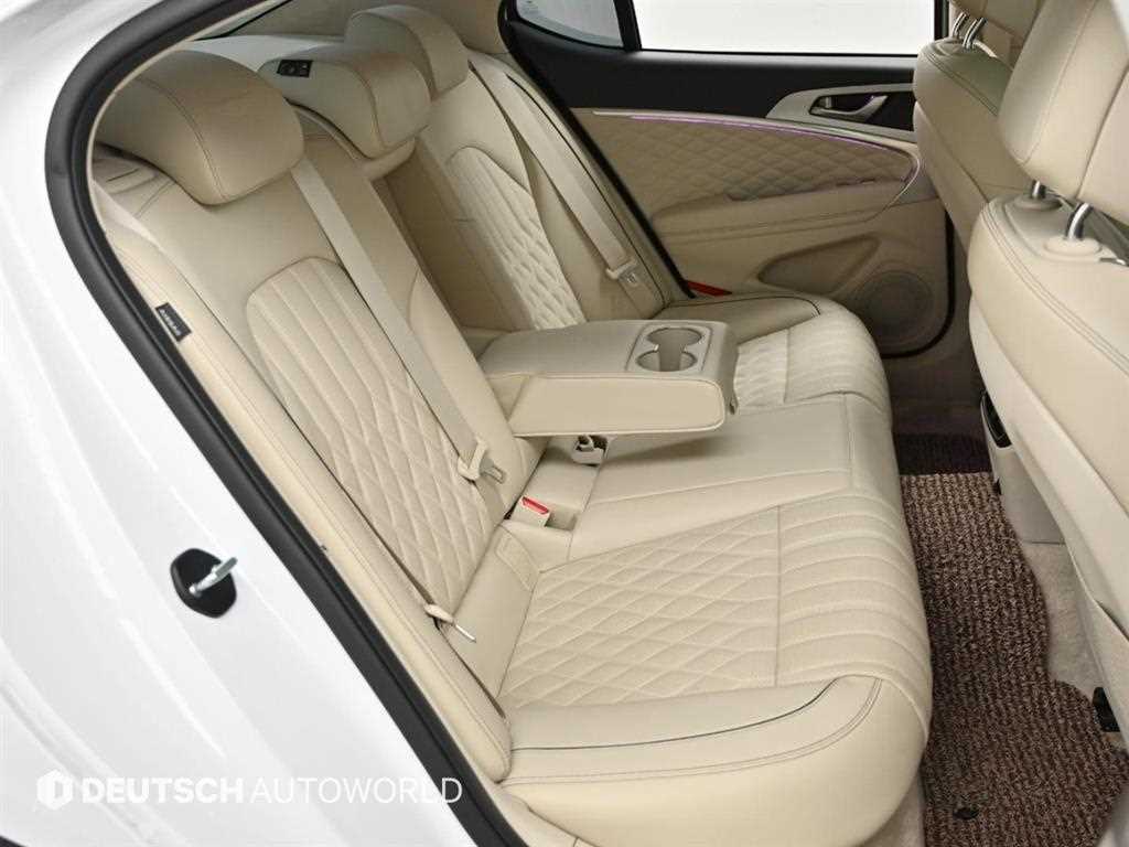 Genesis G70 - Vista 12