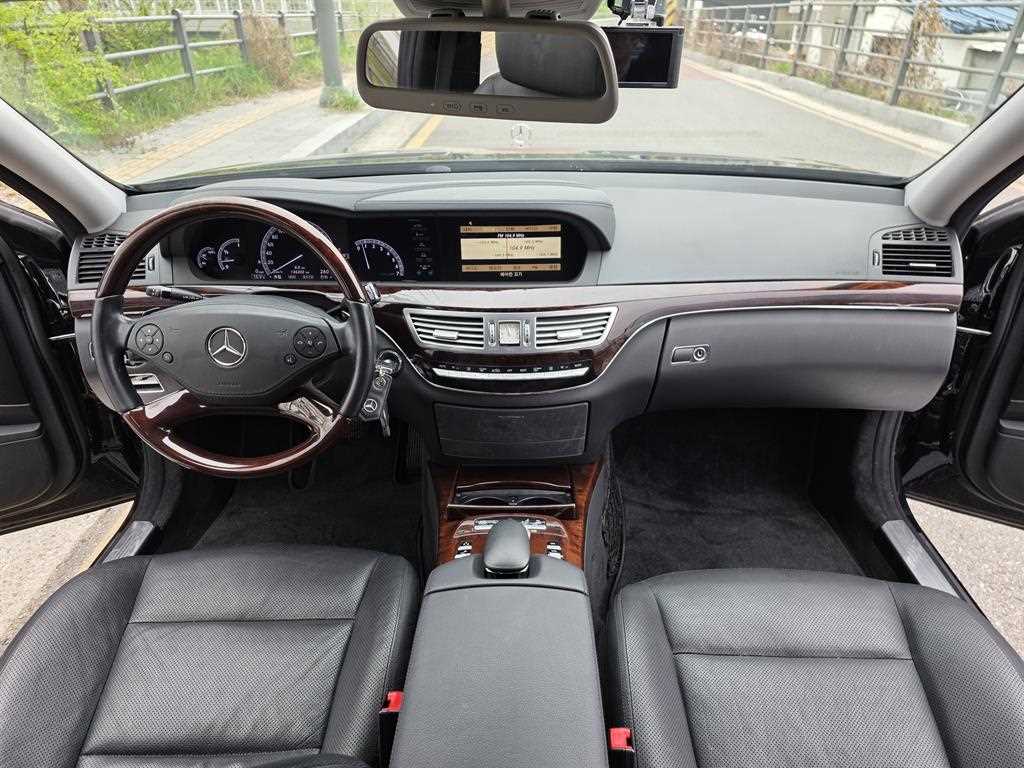 Mercedes Benz S Class - Vista 12