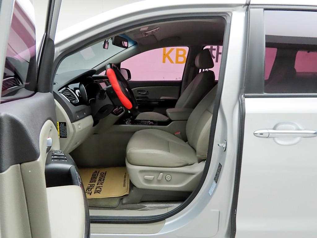 KIA Carnival 2015 Plateado - Importación desde Corea - HF Imports Iquique - Foto 13