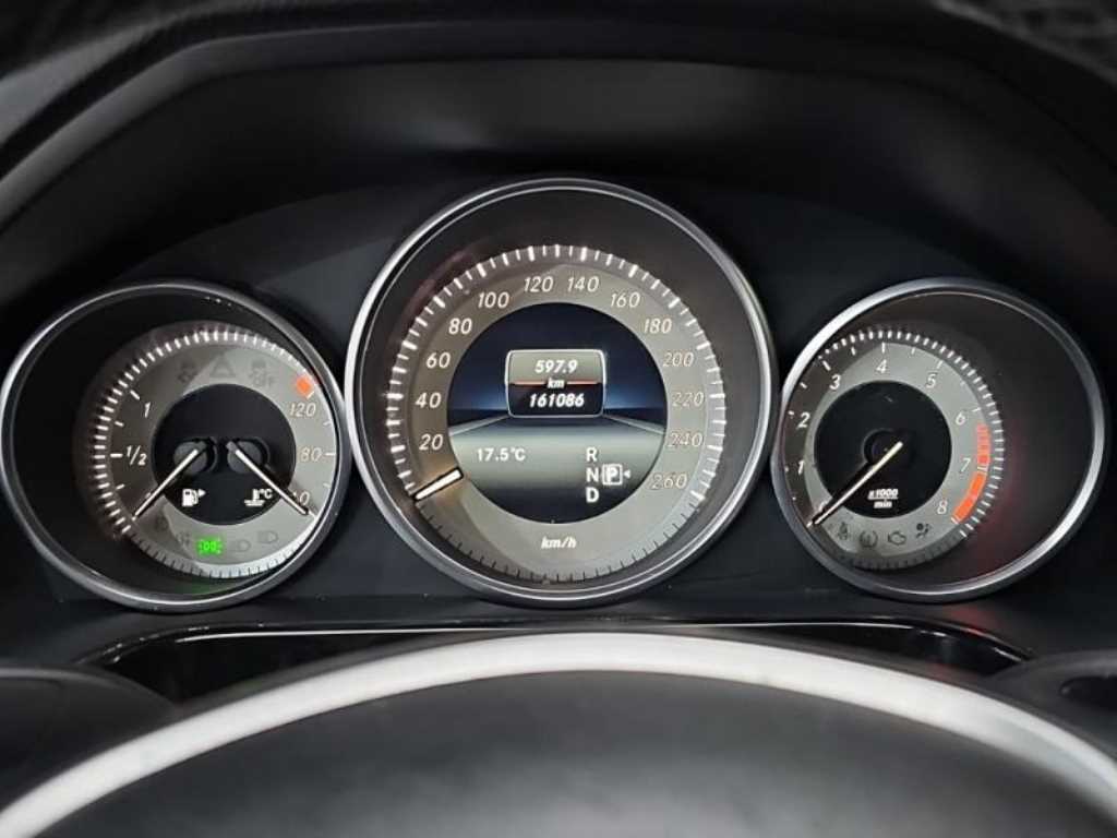 Mercedes Benz E class - Vista 6