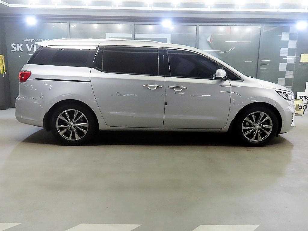 KIA Carnival - Vista 3