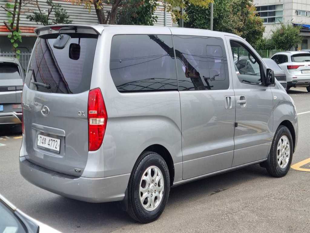 HYUNDAI Starex - Vista 6