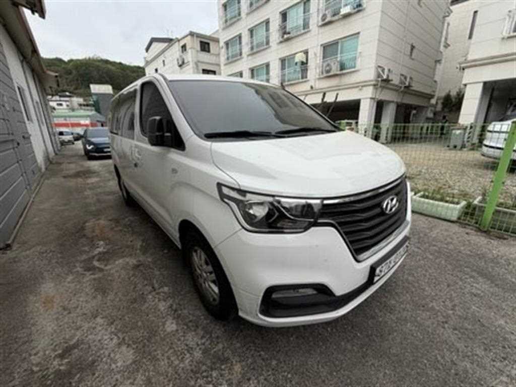 HYUNDAI Starex - Vista 2