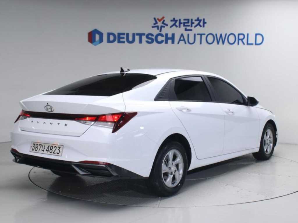 HYUNDAI Avante - Vista 2