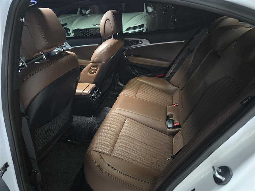 Genesis G70 - Vista 7