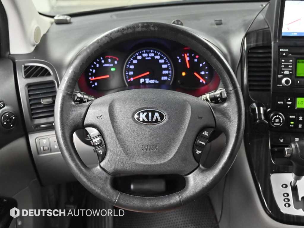 KIA Carnival - Vista 12