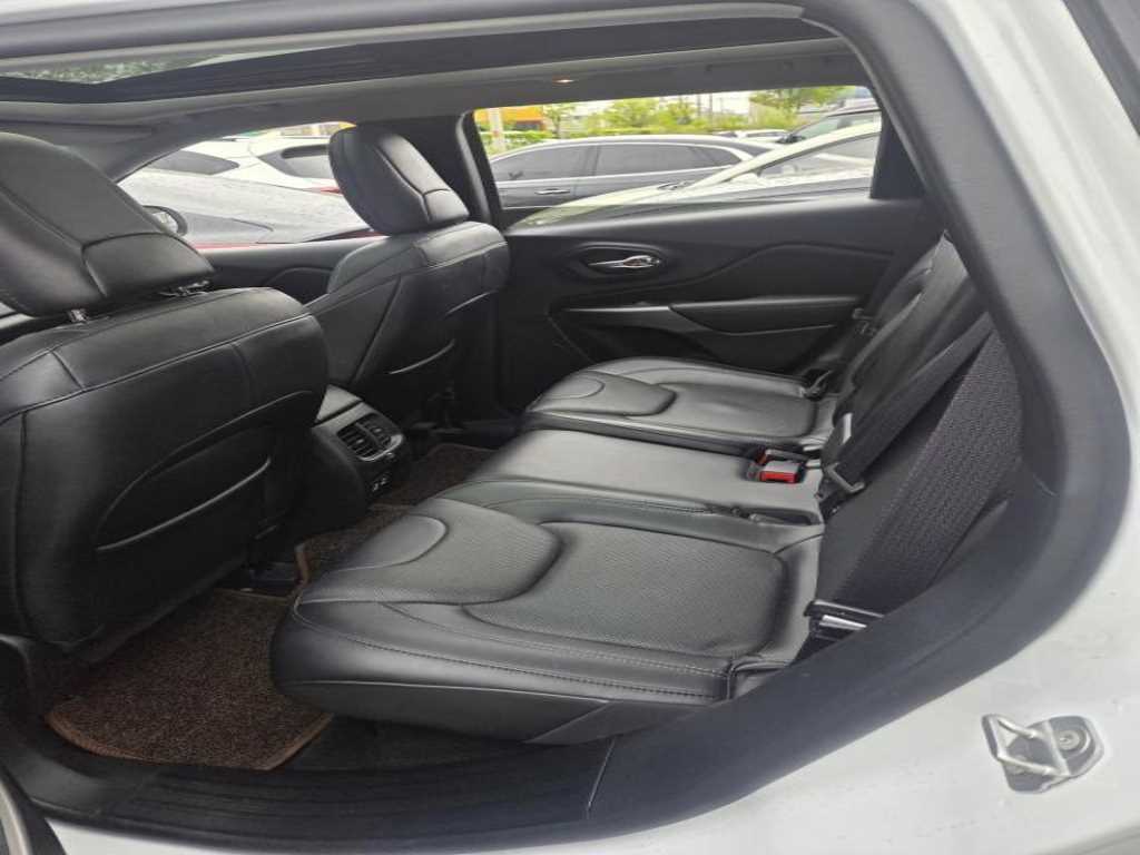 Jeep Cherokee - Vista 5