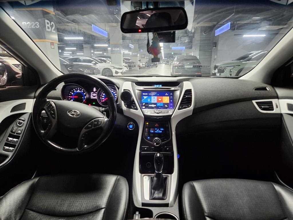 HYUNDAI Avante - Vista 6