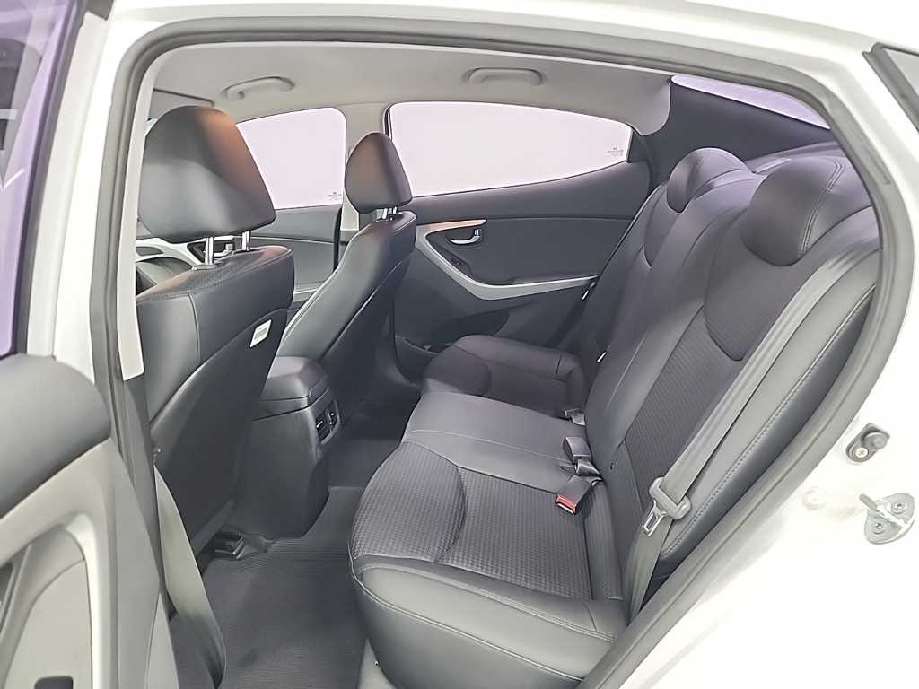 HYUNDAI Avante - Vista 2