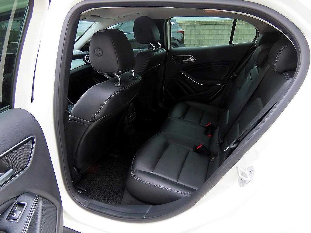 Mercedes Benz GLA Class - Vista 6