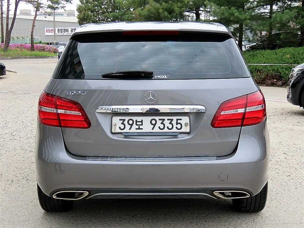 Mercedes Benz B Class (MY B) - Vista 4