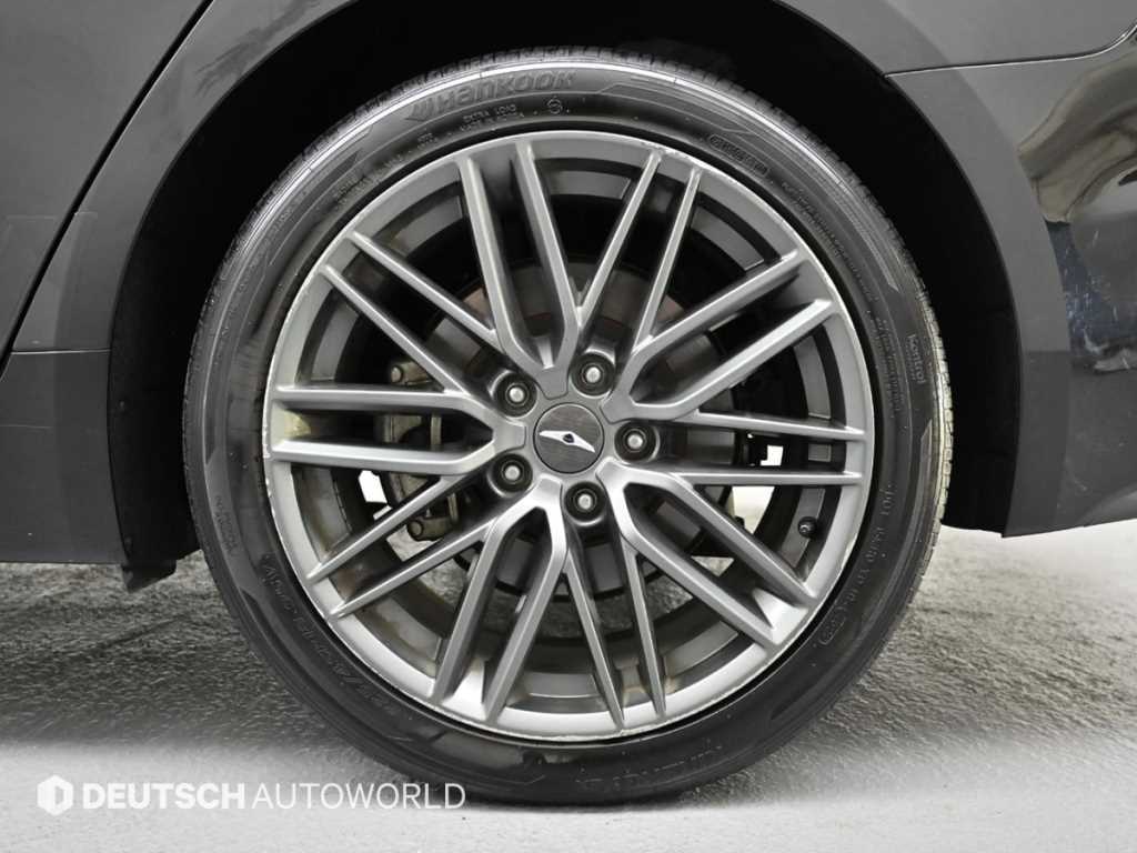 Genesis G70 - Vista 6