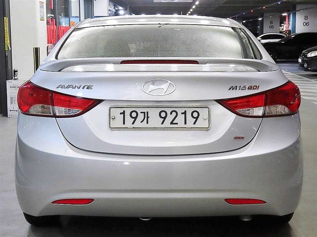 HYUNDAI Avante - Vista 5