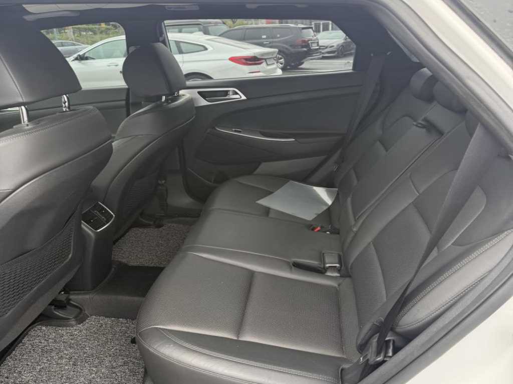 HYUNDAI Tucson - Vista 6