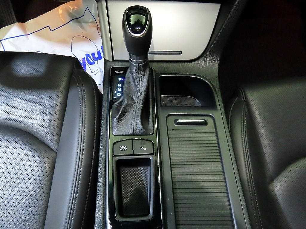 HYUNDAI Sonata - Vista 12