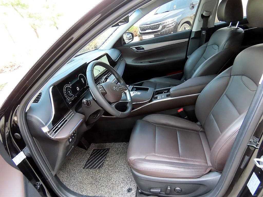 HYUNDAI Grandeur - Vista 5