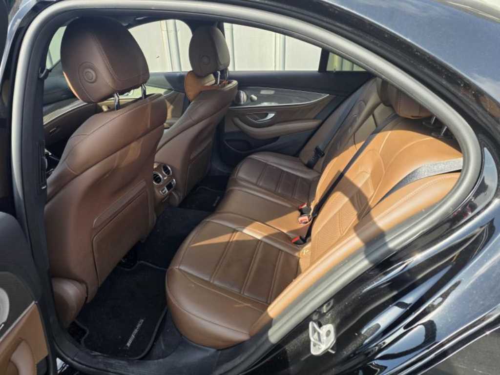 Mercedes Benz E class - Vista 5