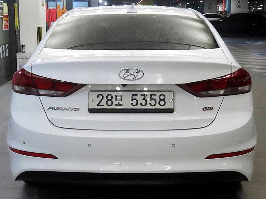 HYUNDAI Avante - Vista 5