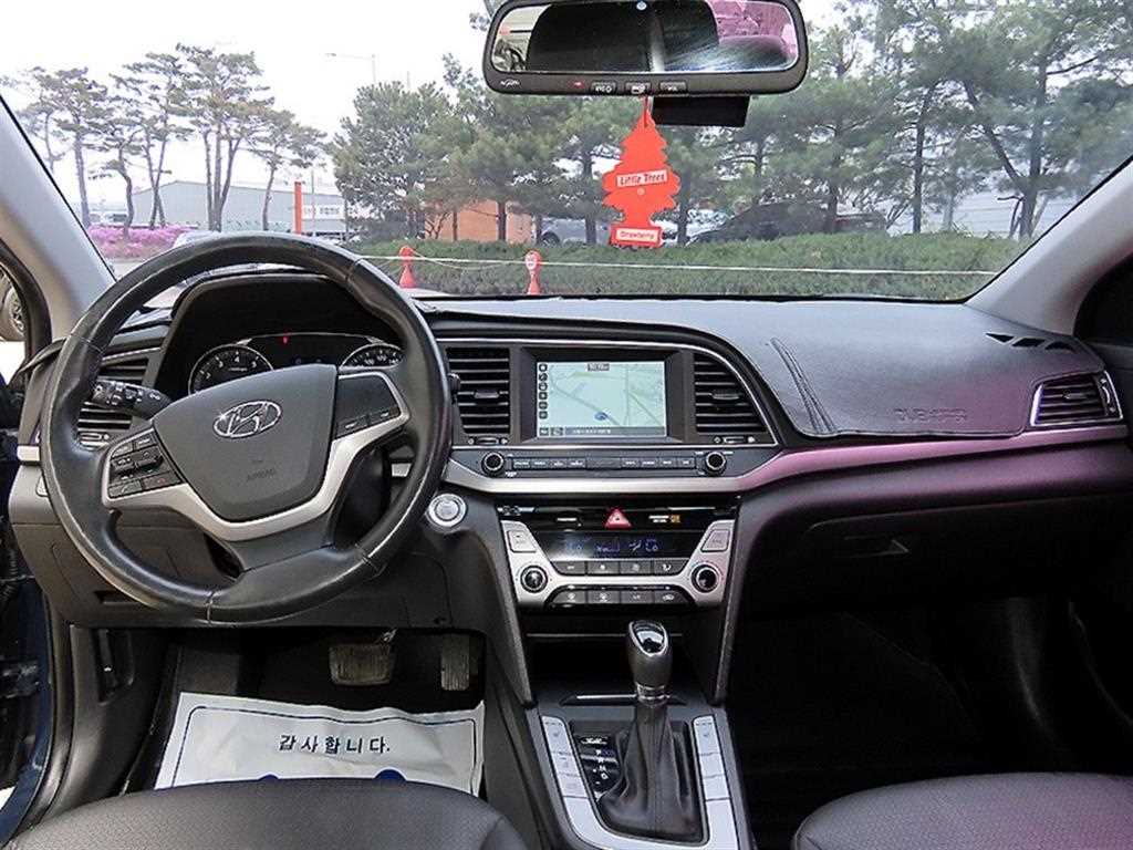 HYUNDAI Avante - Vista 7