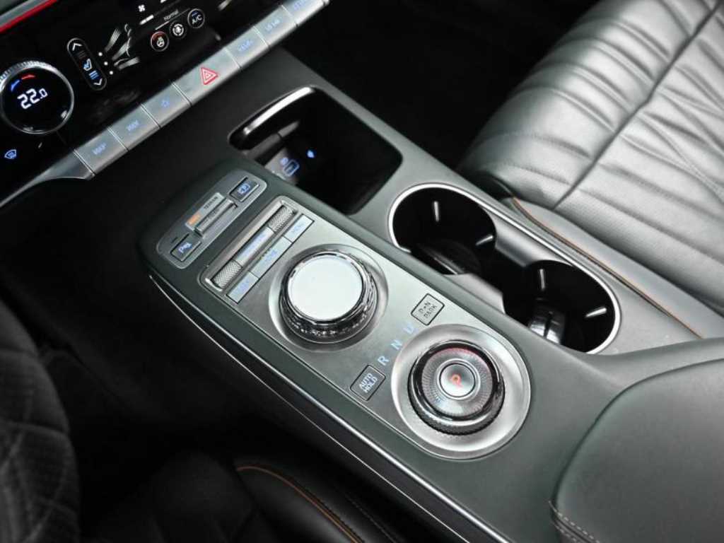 Genesis GV70 - Vista 9