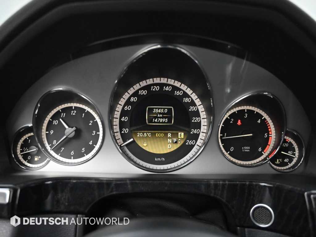 Mercedes Benz E class - Vista 8