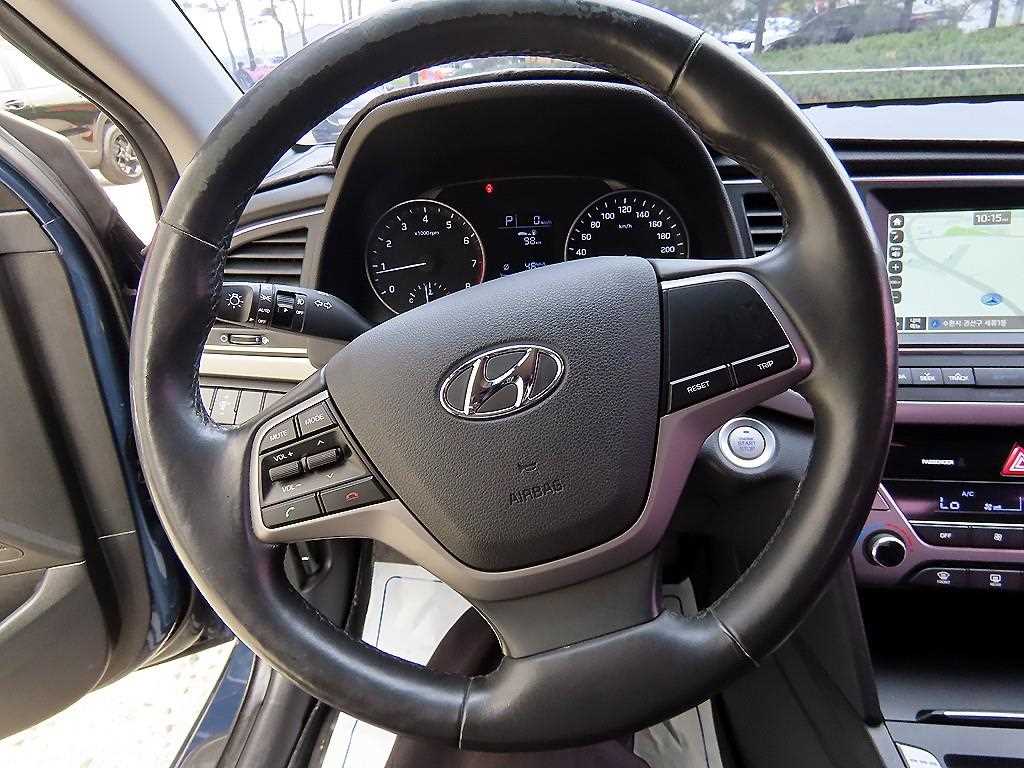 HYUNDAI Avante - Vista 8