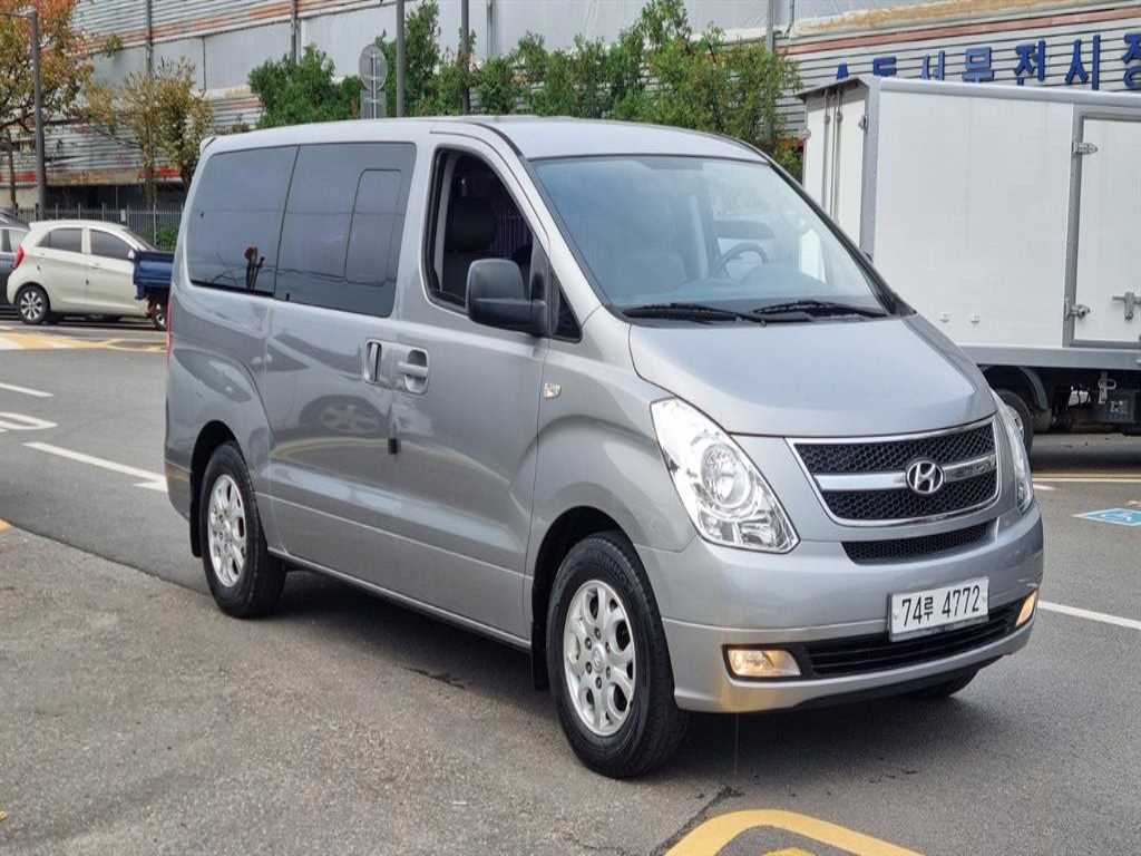HYUNDAI Starex - Vista 3