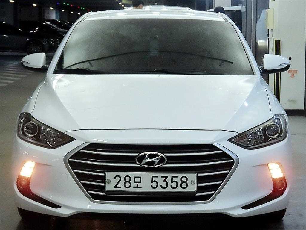 HYUNDAI Avante - Vista 2