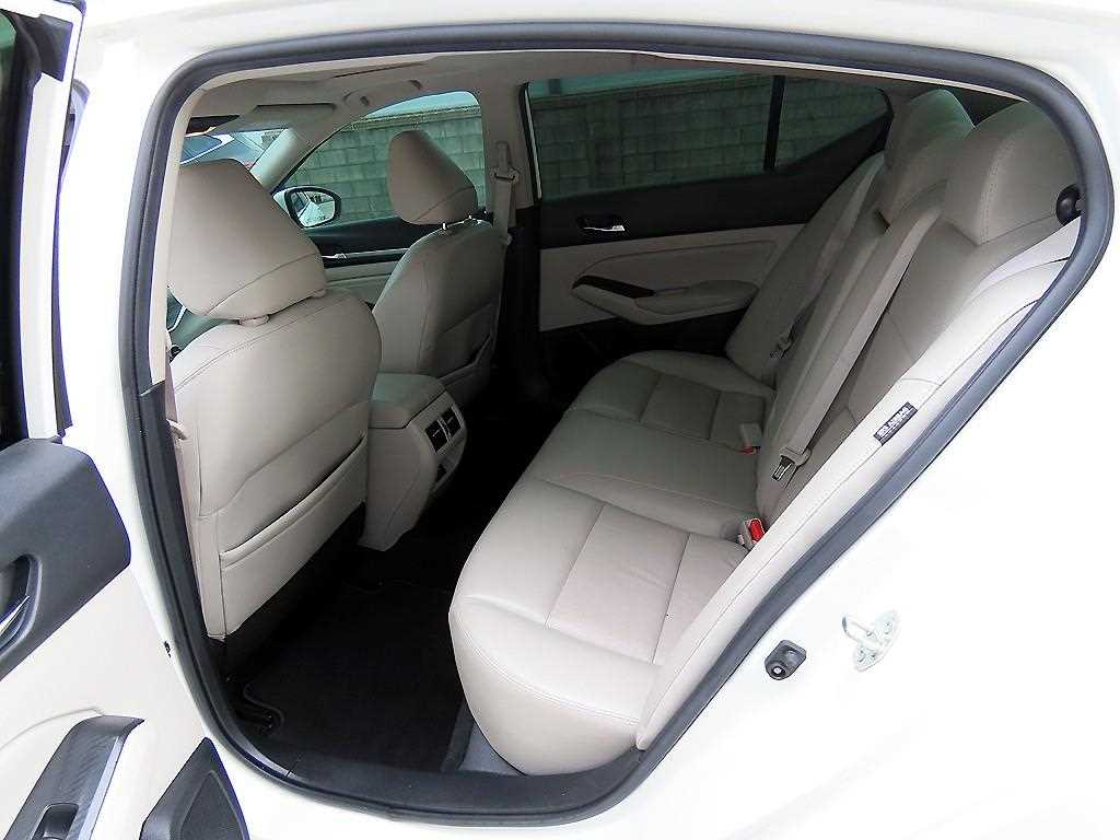 Nissan Altima - Vista 6