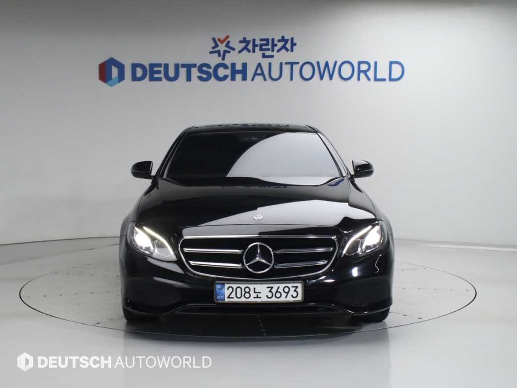 Mercedes Benz E class - Vista 3