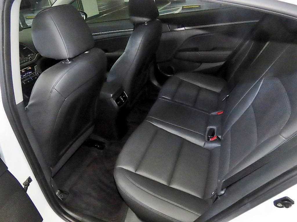 HYUNDAI Avante - Vista 7