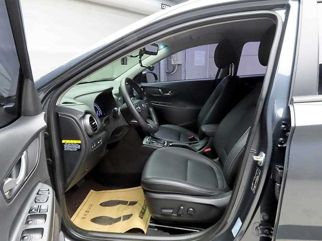 HYUNDAI Kona - Vista 5