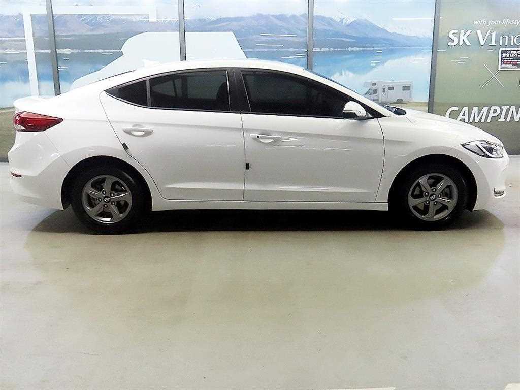 HYUNDAI Avante - Vista 3