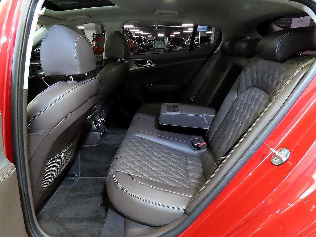 KIA Stinger - Vista 7