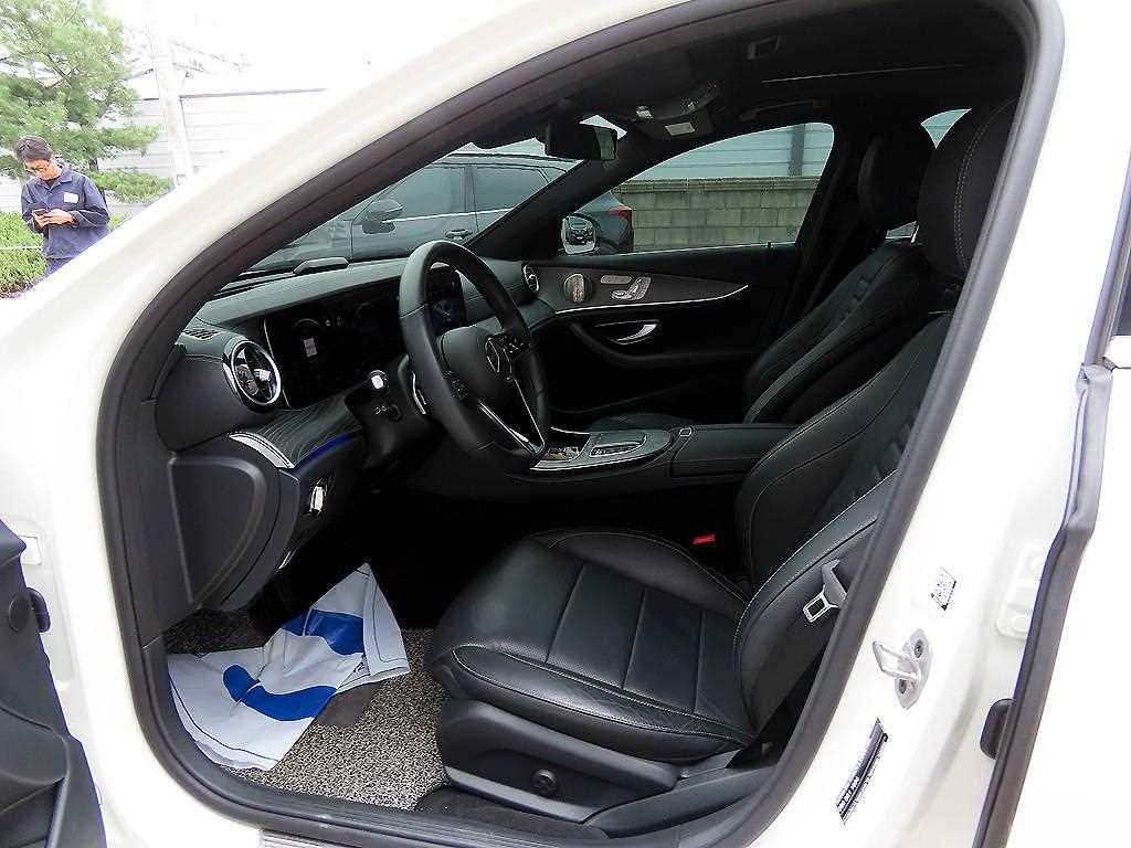 Mercedes Benz E class - Vista 5